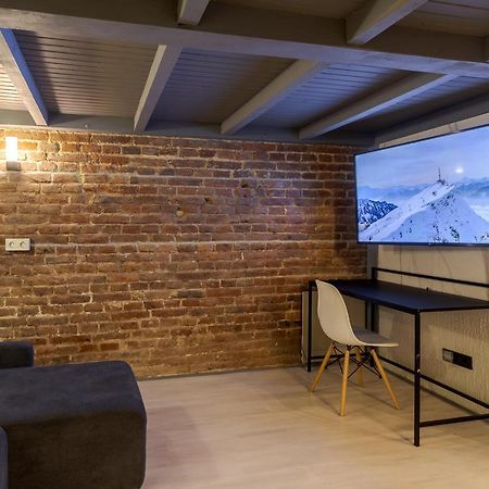 Lesi Apartment With Terrace Lviv Ngoại thất bức ảnh