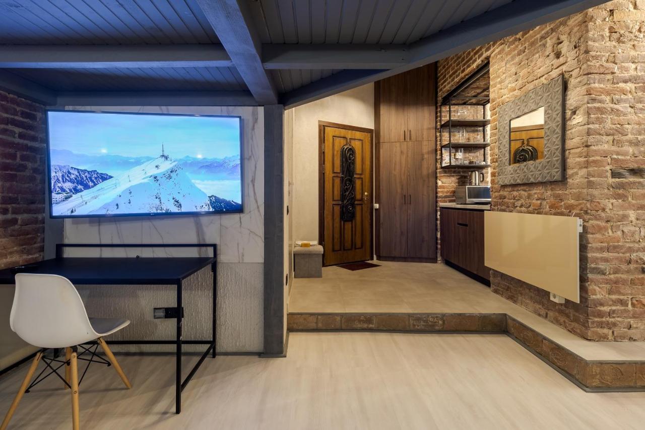 Lesi Apartment With Terrace Lviv Ngoại thất bức ảnh