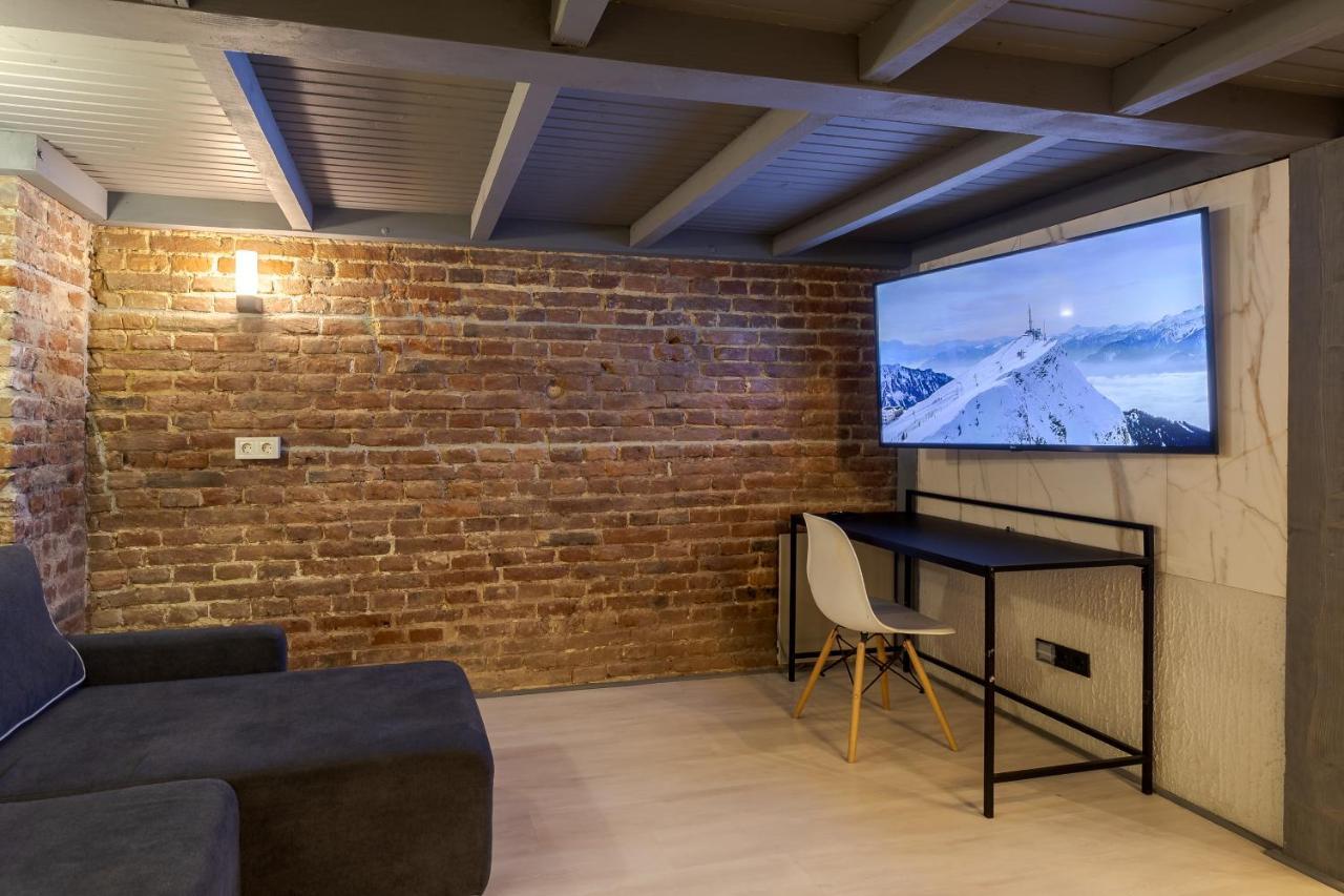 Lesi Apartment With Terrace Lviv Ngoại thất bức ảnh