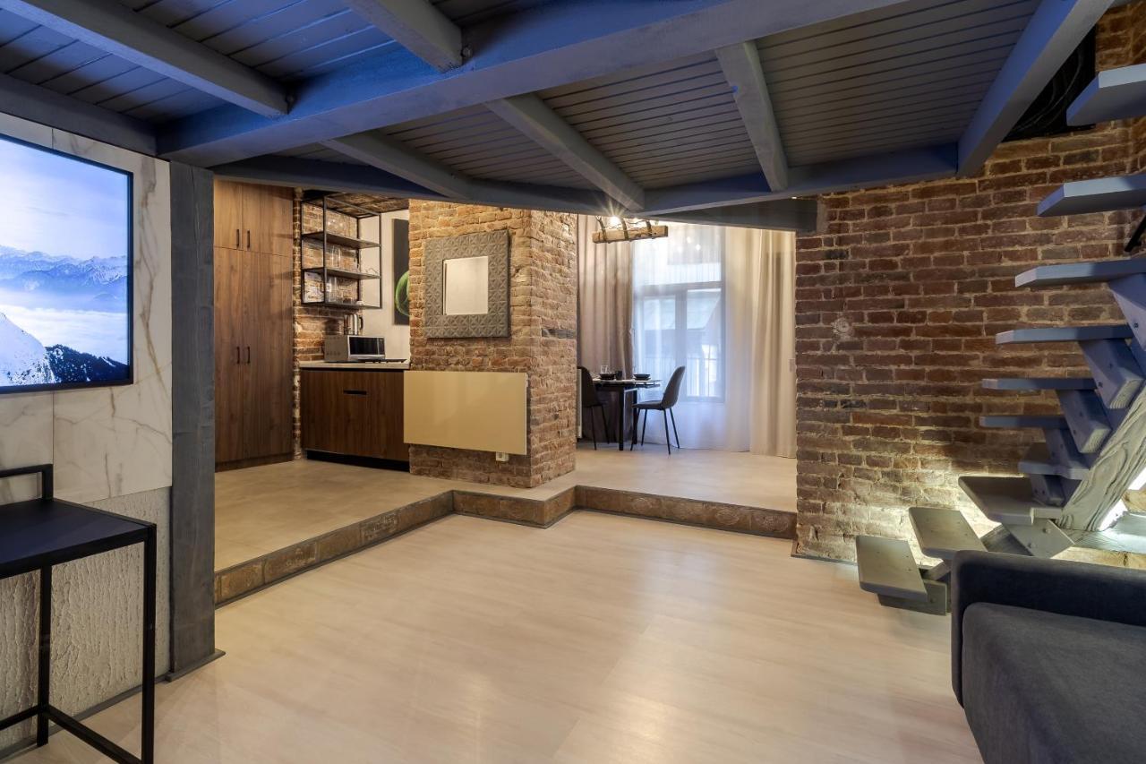 Lesi Apartment With Terrace Lviv Ngoại thất bức ảnh