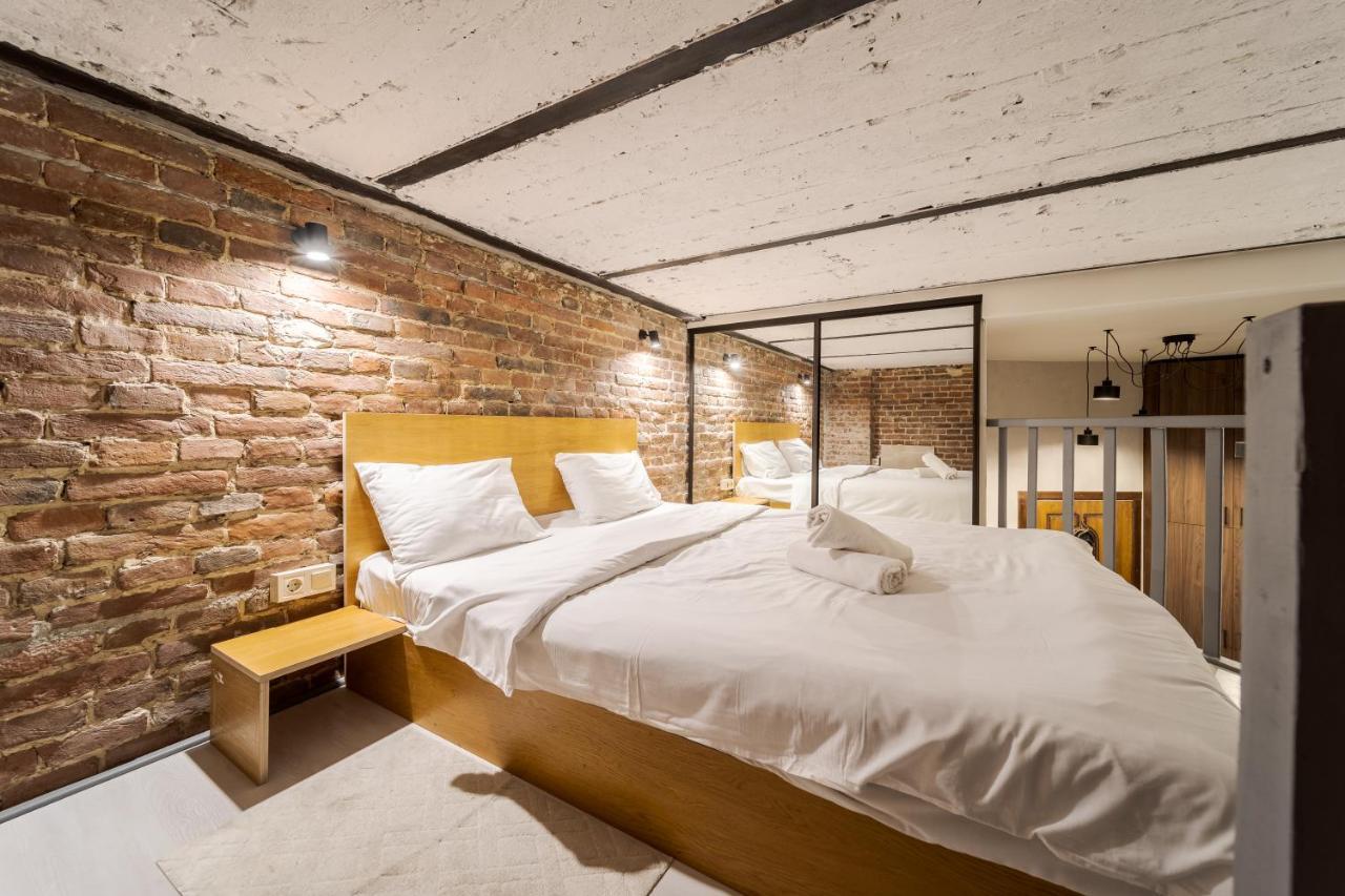 Lesi Apartment With Terrace Lviv Ngoại thất bức ảnh