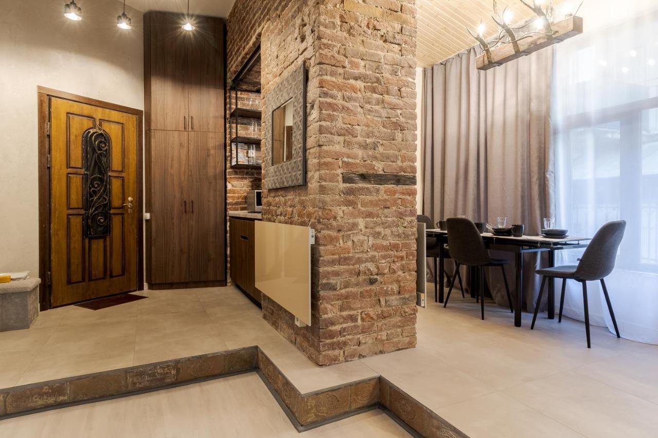 Lesi Apartment With Terrace Lviv Ngoại thất bức ảnh